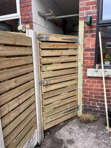 Fencing Companies Sheffield S1 1QT