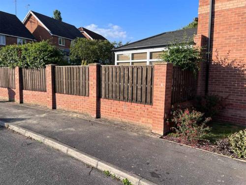 Fencing Contractors Heeley S1 1UY