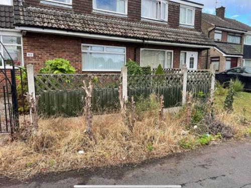 Fencing in Jordanthorpe S1 1YG